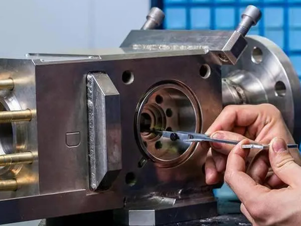 塑料模具制造三大注意事項須知